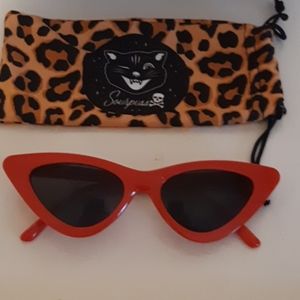 Cat eye sunglasses
